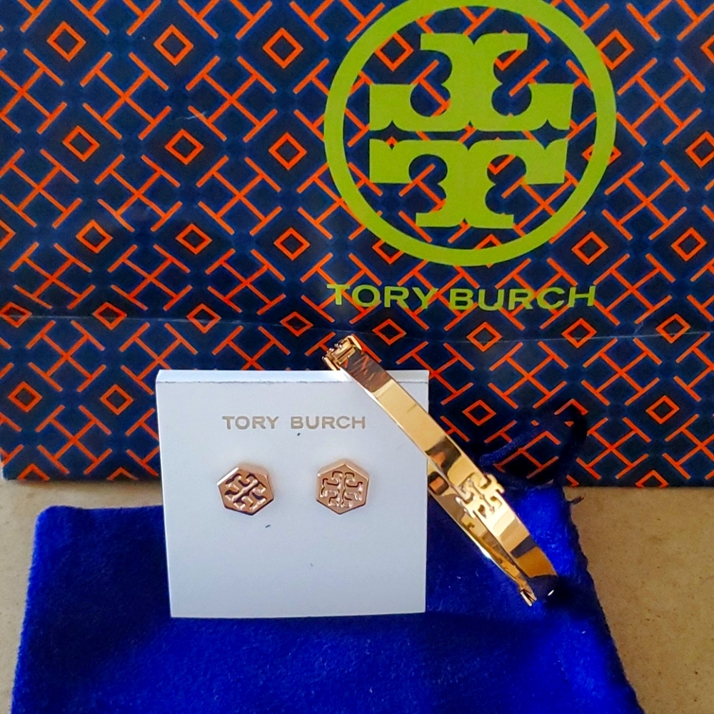 Tory Burch braclet with small duster and bag!